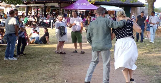 photo  chaque année, le 14 août, la grande foule au plan d’eau.  &copy;  le maine libre 