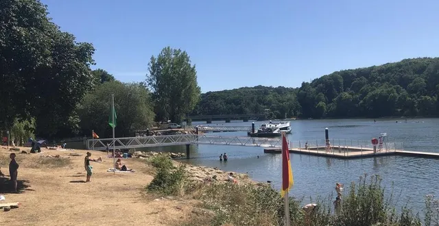 photo  les baigneurs, en quête de fraîcheur, affluent progressivement.  &copy;  ouest-france 