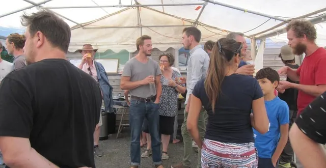 photo  apéro convivial, lundi 1er août 2022, pour faire plus ample connaissance avec les paysans des fermes impliquées dans le projet.  &copy;  ouest-france 