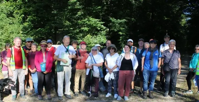 photo  les marcheurs ont profité de la fraîcheur forestière pour une randonnée de 9 km.  &copy;  le maine libre 