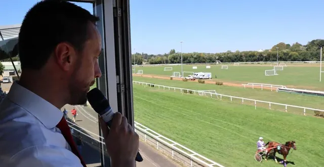 photo  sébastien cornuel officie pour le compte de la fédération ouest des courses hippiques mais aussi sur la chaîne equidia.  &copy;  ouest-france 