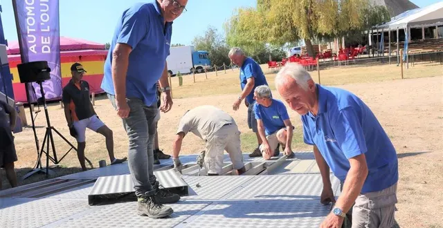 photo  les bénévoles d’ani’marçon à pied d’œuvre, à deux jours de l’événement marçon classic. la 19e édition a lieu ces samedi 13 et dimanche 14 août 2022.  &copy;  ouest-france 