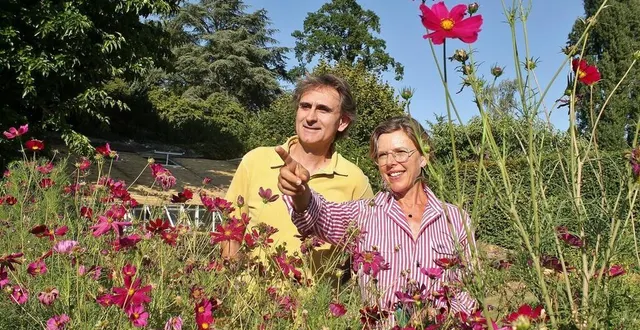 photo  emmanuel guillemet et pascaline delmas gèrent en couple le jardin de la massonnière, à saint-christophe-en-champagne, dans la sarthe.  &copy;  ouest-france 
