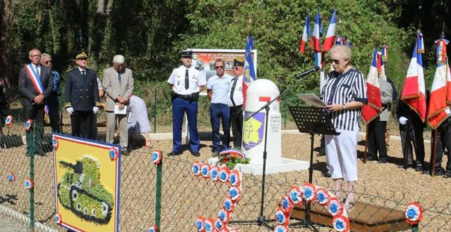 photo  mercredi, un hommage a été rendu sur le site militaire le sablon où se sont déroulés de violents combats à la libération. le maire, guy cosme, a rendu hommage aux libérateurs, mais aussi au colonel maurice courdesse, décédé le 12 avril. claire navarro-guy, professeure d’histoire retraitée, a évoqué les quatorze français et les vingt-cinq allemands morts au combat. quant à lui, olivier compain, sous-préfet, a célébré le 100e anniversaire de l’engagement militaire du général leclerc.  &copy;  ouest-france 