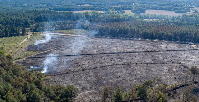 photo  vue du ciel de l’incendie de baugé-en-anjou dans le maine-et-loire.  &copy;  marc ollivier/ouest-france 