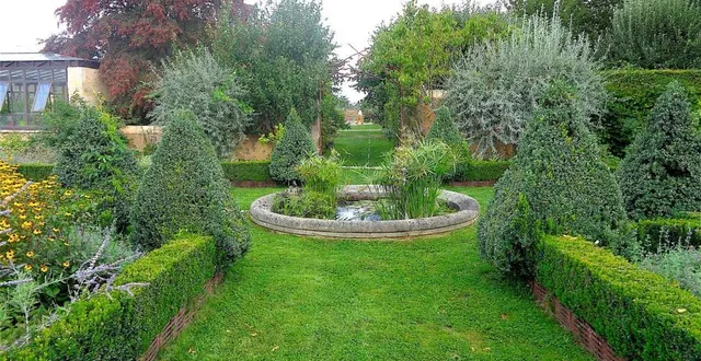 photo  les jardins de montperthuis par beau temps.  &copy;  ouest-france 