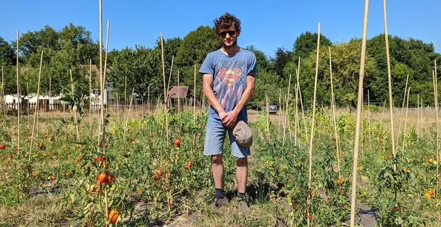 photo  dylan d’andrea s’est installé en sarthe début 2019, pour se lancer dans la production et la vente de fruits et légumes.  &copy;  ouest-france 