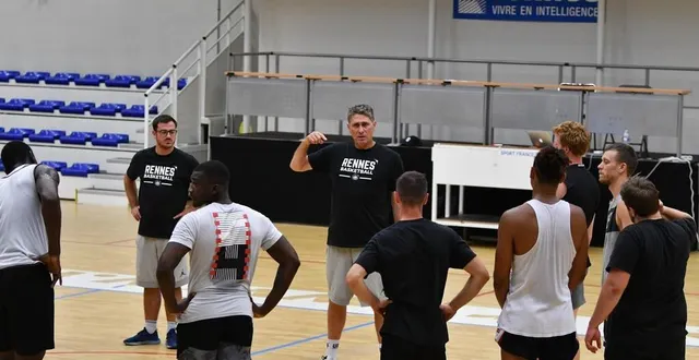 photo  l’union rennes basket et son entraîneur pascal thibaud veulent laisser derrière eux une saison 2021-2022 difficile.  &copy;  clotilde briand 