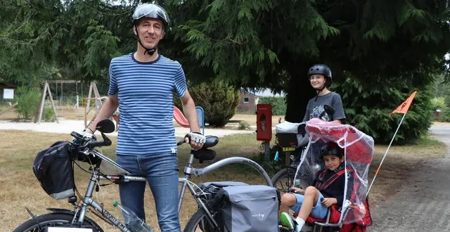 photo  marc, gaspard et mona fromentin sont partis le 8 août de paris sur la véloscénie. ils ont décidé de passer une nuit de plus au camping d’écouves mardi 16 août 2022 pour éviter l’orage et se reposer.  &copy;  ouest-france 