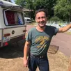 photo  agent d’accueil, bruno kimmis est le « couteau suisse » du camping, polyvalent et toujours prêt à rendre service. 