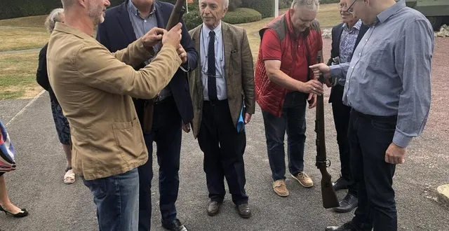 photo  deux fusils mauser 98 k ont été donnés au mémorial de montormel. ces armes étaient des fusils réglementaires de l’armée allemande durant la seconde guerre mondiale.  &copy;  ouest-france 
