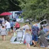 photo  exposants et visiteurs ont apprécié les ombrages des pommiers dans cet espace champêtre. 