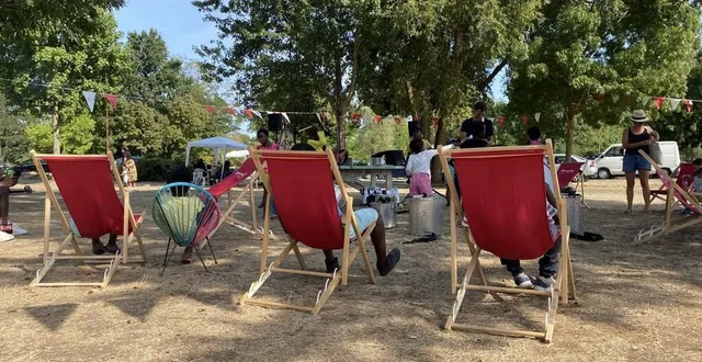 photo  le mans plage attire les familles venues se prélasser à l’ombre.  &copy;  le maine libre 