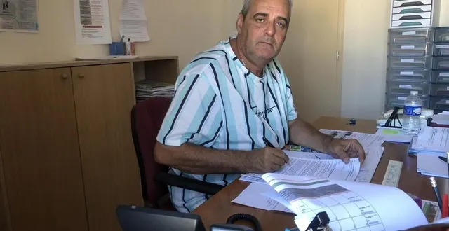 photo  xavier jamois est au travail en cet été 2022.  &copy;  le maine libre 