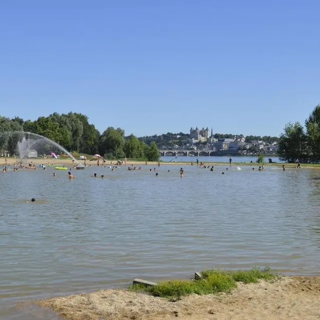 photo chaque été, l’île millocheau, à saumur, se transforme en véritable aire de loisirs.  ©  ville de saumur