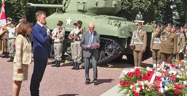 photo  nathalie goulet, sénatrice de l’orne, et bohdan vasnevskyi, conseiller à l’ambassade d’ukraine, ont déposé une gerbe au monument du mémorial de montormel.  &copy;  ouest-france 
