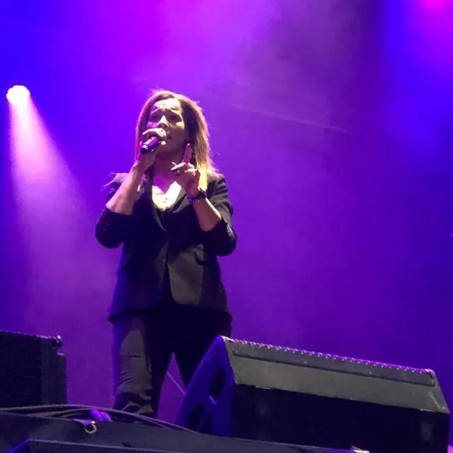 photo chimène badi s’est produite aux tufféeries ce samedi 20 août 2022 devant un public conquis.  ©  le maine libre