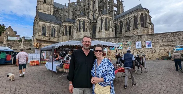 photo  rob et lara viennent du sud de l’angleterre. ils profitent du marché place des jacobins, avant de rentrer chez eux dans deux jours.  &copy;  ouest-france 