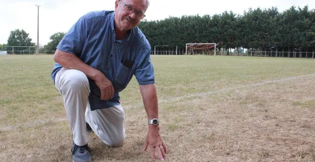 photo  gérard coudray, président de l’as étival-lès-le mans, compte sur la pluie d’ici le 18 septembre et la reprise des championnats, pour reverdir les pelouses.  &copy;  ouest-france 