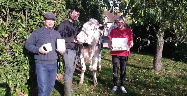 photo  du pis au pot de glace, la famille riauté a su diversifier ses productions.  &copy;  archives ouest-france 
