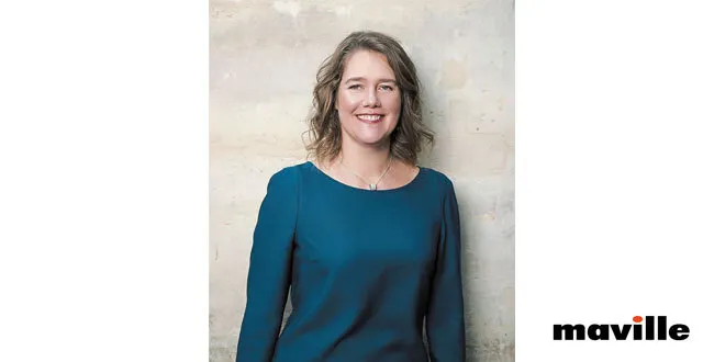 photo interview. laure manel et son dernier livre « les dominos de la vie »