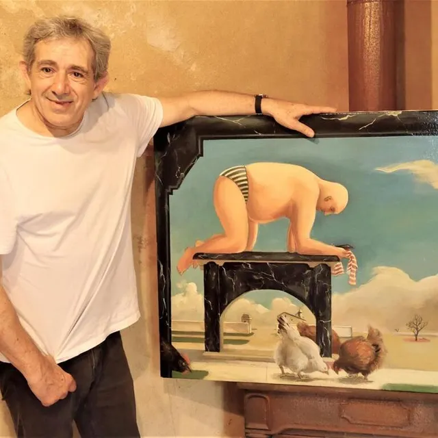 photo l’artiste devant une de ses toiles, « vacances en normandie ».  ©  ouest-france