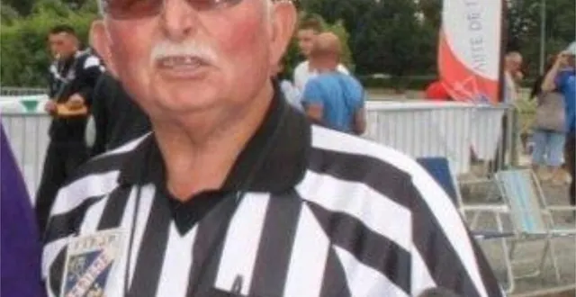 photo  daniel guérineau dans sa tenue d’arbitre de pétanque.  &copy;  archives le maine libre 