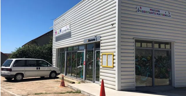 photo  les « ass’mats » et les bébés ont remplacé… les voitures.  &copy;  le maine libre 