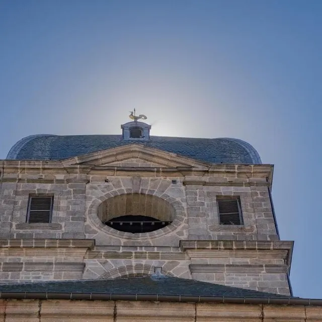 photo le clocher de style classique a été reconstruit après la destruction d’une partie de la flèche  ©  ouest-france