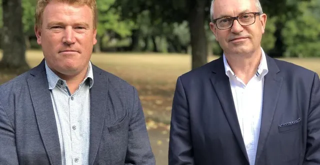 photo  thomas gagez (gauche), adjoint au collège, et christophe larkin, nouveau directeur de l’ensemble saint-thomas d’aquin de flers, dans l’orne.  &copy;  ouest-france 