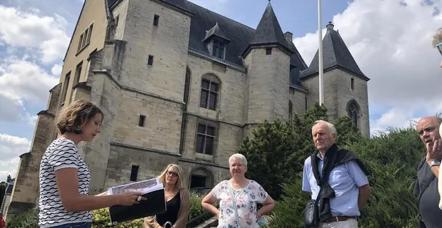 photo  la visite débutait dans l’ancienne enceinte castrale.  &copy;  ouest-france 