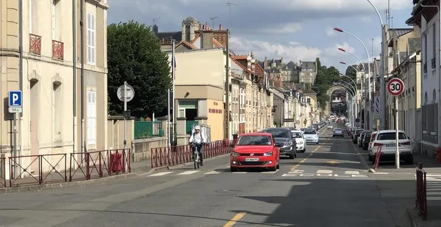 photo  rue voltaire, le mans, et parking carrefour market place de la chasse royale  &copy;  archives 