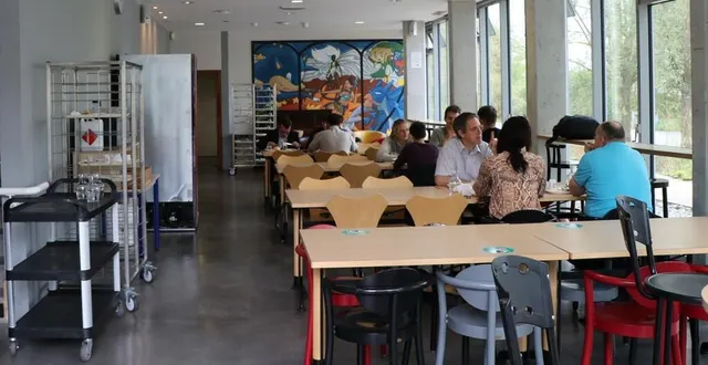 photo  le restaurant universitaire les colonnades du campus de damigny a rouvert jeudi 25 août 2022 pour le personnel de l’université et les étudiants qui reprennent les cours en avance.  &copy;  ouest-france 