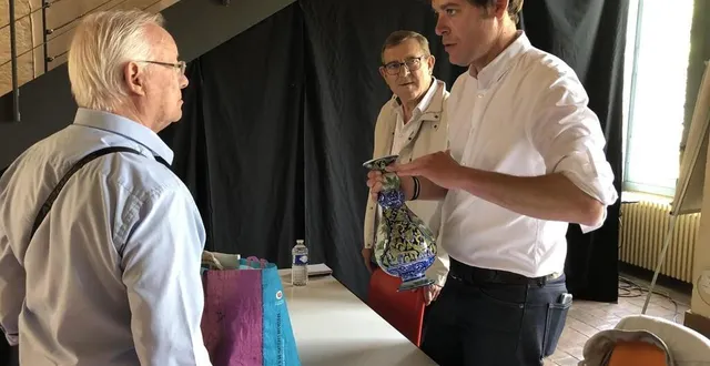 photo  damien tison (à droite) était déjà venu à la rencontre des sarthois au mois de mai 2022, dans le cadre de mans’art.  &copy;  photo le maine libre 