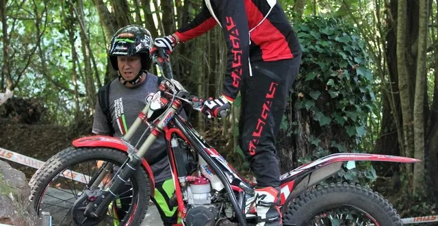 photo  tony agin dans ses œuvres.  &copy;  ouest-france 