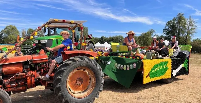 photo  l’un des temps forts du comice agricole qui s’est déroulé à luché-pringé était le défilé de chars, dimanche 28 août 2022. ici, le char du jardinier sarthois.  &copy;  ouest-france 