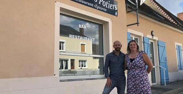 photo  jérôme courtan et dolène cochereau vont rouvrir le seul commerce de prévelles le lundi 12 septembre 2022.  &copy;  le maine libre 