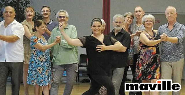 photo yanina fajar avec son groupe &copy; yanina fajar