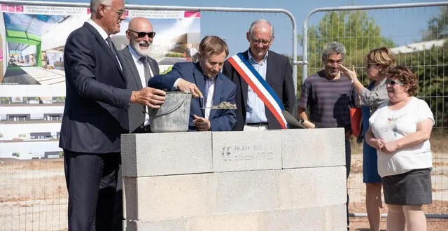 photo  le début des travaux du futur bâtiment de la fondation anais a été officialisé mardi 30 août 2022.  &copy;  ouest-france 