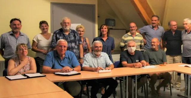 photo  tous les membres du bureau de l’association fillé en fête préparent la journée du 3 septembre, en présence du maire luc-marie faburel.  &copy;  le maine libre 