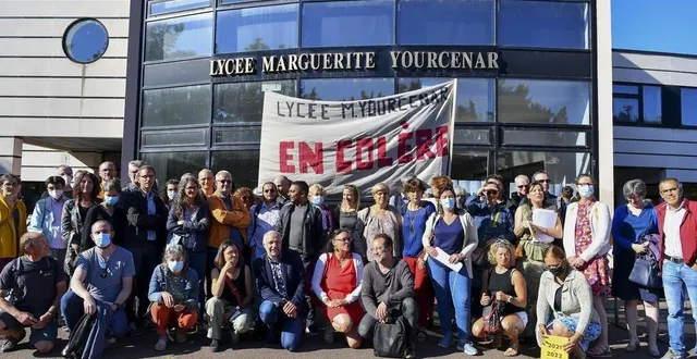 photo  le jour des résultats du baccalauréat, les enseignants s’étaient déjà mobilisés pour dénoncer le manque de moyens octroyés à leur établissement.   &copy;  photo archives le maine libre – yvon loué 