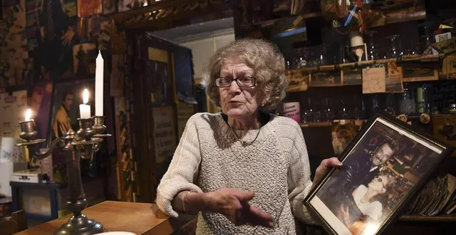 photo  la mère lapipe était fan de johnny hallyday.  &copy;  archives le maine libre – denis lambert 