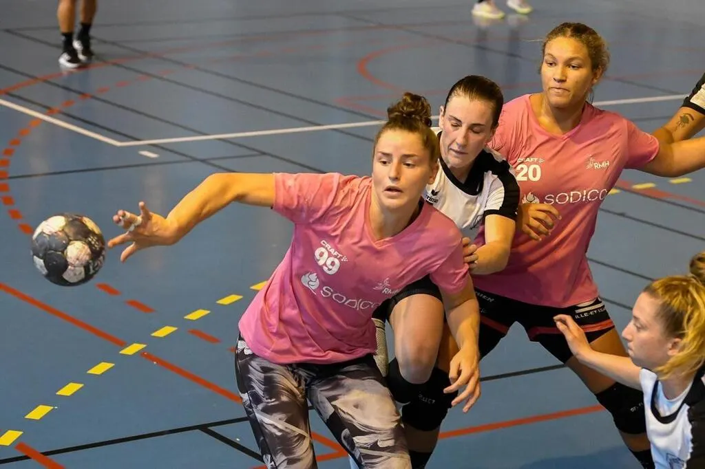 Handball échanges tendus entre l’équipe féminine de SaintGrégoire et
