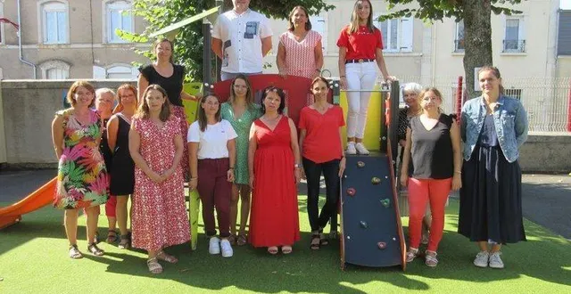 photo  l’équipe enseignante avec, au premier rang à droite, anaïs serre. absents le jour de la photo : estelle rochard et fabien gautronneau (enseignants), marie-charlotte lacheny et zeinab veret (aesh).  &copy;  ouest-france 