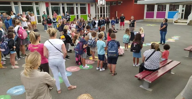 photo  la directrice de l’école a accueilli les parents avec un discours de bienvenue.  &copy;  le maine libre 