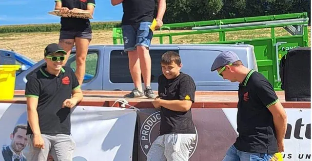 photo  proclamation des résultats du concours de labour et du jugement de bétails par les jeunes agriculteurs.  &copy;  le maine libre 