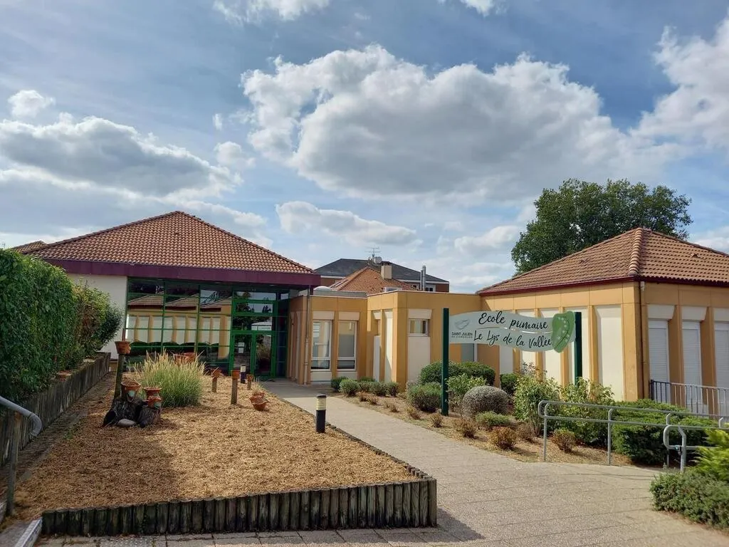 St JuliendeConcelles. Travaux d’été et nouveaux outils à l’école Lys