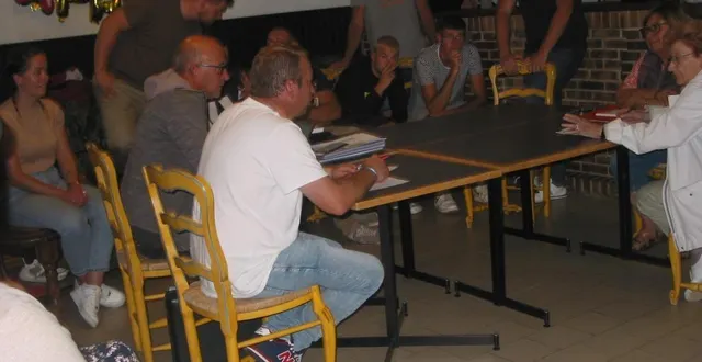 photo  le président, christophe popinel et le vice-président, thierry aubert, devant la maire adjointe, marie-thérèse mayzaud et la trésorière, maryse cordey.  &copy;  ouest-france 