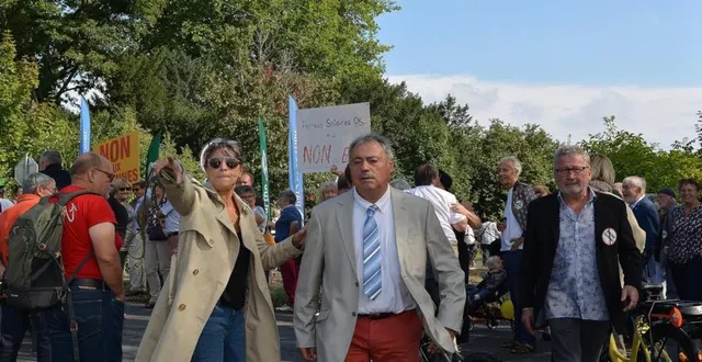 photo  au centre, michel leroy, président de l’epci vallées de la braye et de l’anille, parmi la cinquantaine d’adhérents des douze associations représentées.  &copy;  ouest-france 