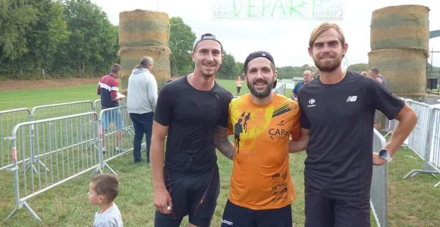photo  guillaume bechet (cap condé, au centre) s’est imposé samedi matin sur les 18 km du trail de la lande forêt, au grais, près de la ferté-macé.  &copy;  ouest-france 